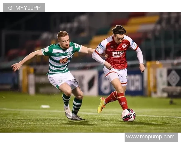 沙姆洛克流浪者与圣帕特里克竞技的激烈对决展现足球魅力与团队精神