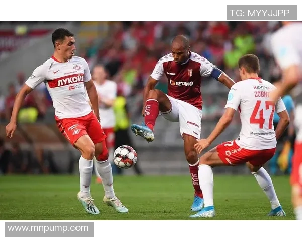 里约州联赛精彩对决弗鲁米嫩塞迎战马杜雷拉全力争胜